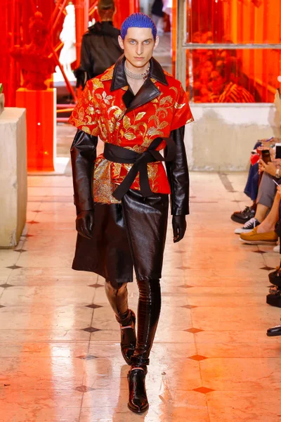 Look 25